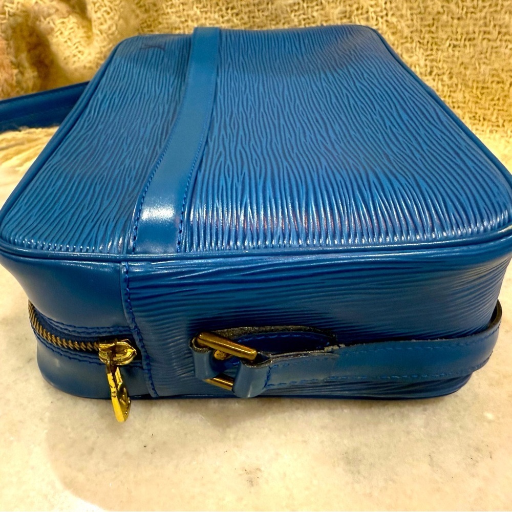 Louis Vuitton EPI Tocadaro Crossbody with matching Elise Wallet - Picture 6 of 16